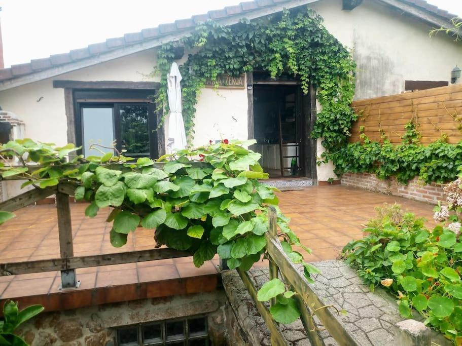 Vila Casa Con Jardin Y Terraza Privados, Cerca Del Mar Ea Exteriér fotografie